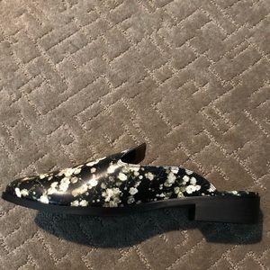 NEW Lucky black leather mules w/ white flowers